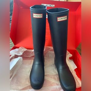 New in box tall hunter rain boots size 8